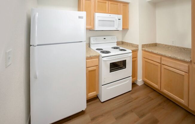 3 beds, 2 baths, $1,595, Unit Building #11