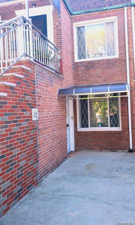 2 beds, 1 bath, 2,332 sqft, $3,000