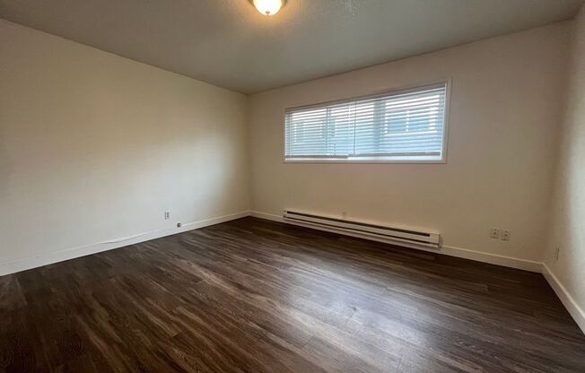 2 beds, 1 bath, $1,595, Unit 23