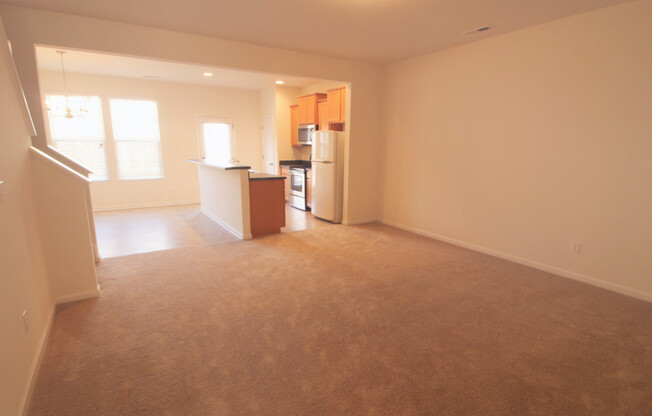 Beautiful and Bright 3 bedroom 2.5 bath Townhouse in Brightleaf with a Garage!!