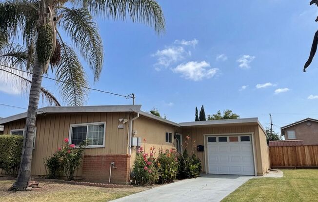 $3,490 / Stunning 4BR/3BA Family Home in Union City