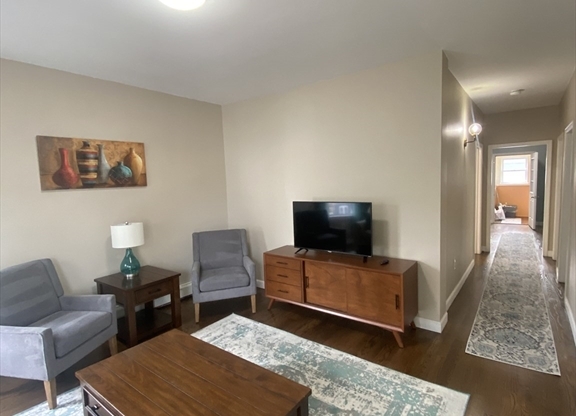 3 beds, 1 bath, 1,250 sqft, $2,800, Unit 2