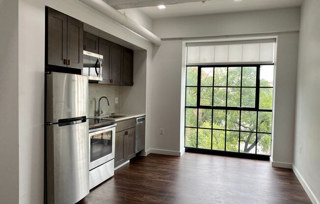 Studio, 1 bath, 403 sqft, $1,404, Unit 304