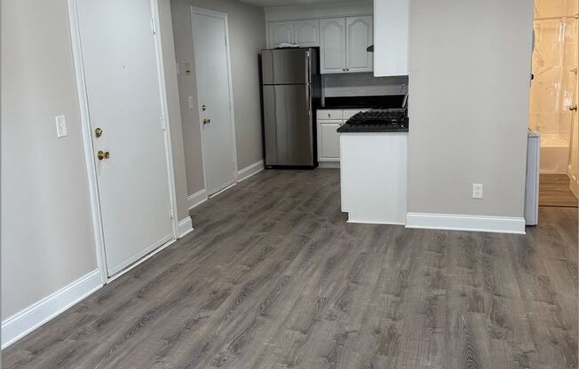 2 beds, 1 bath, 680 sqft, $2,300, Unit 27-25