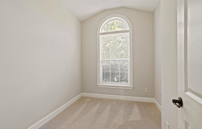 $500 off first month! Spacious 4-bdrm/3-bath in North Bethany—Garage, A/C, view, borders Forest Park