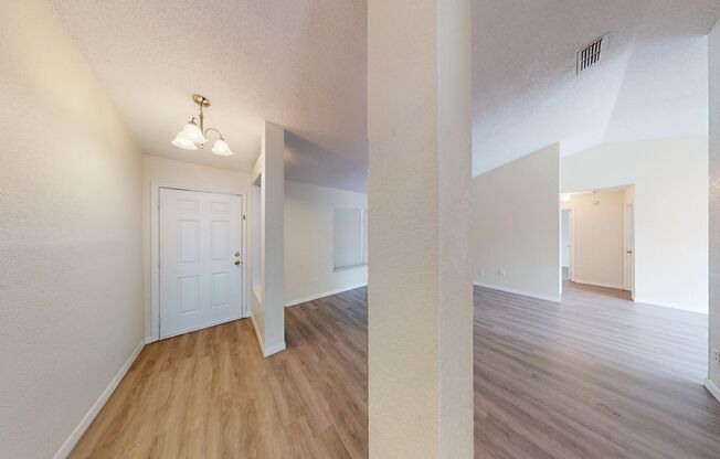 Beautiful 3 Bed/2 Bath Single Family Home In Deltona!!