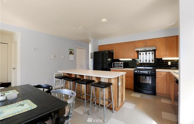 Beacon Hill 3bed 2.5bath Home