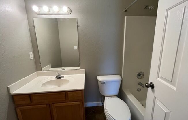 Renovated 2 Bedroom 2 Bath Duplex for Rent!!