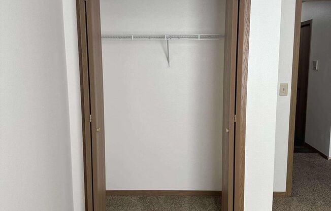 2 beds, 1 bath, $1,025, Unit 1704-202