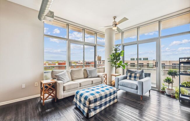 2 beds, 2 baths, $4,000, Unit # 1017