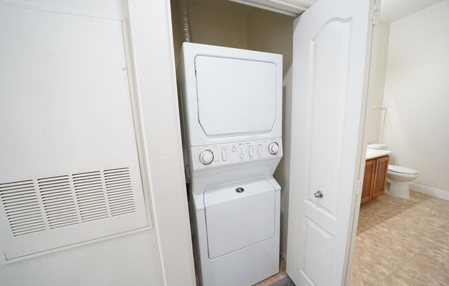 2 beds, 2 baths, $1,550, Unit Building 10