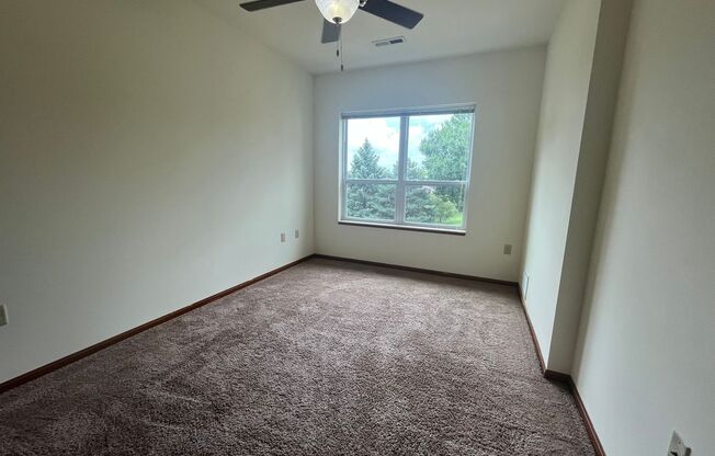 2 beds, 1 bath, 1,016 sqft, $1,600, Unit 215