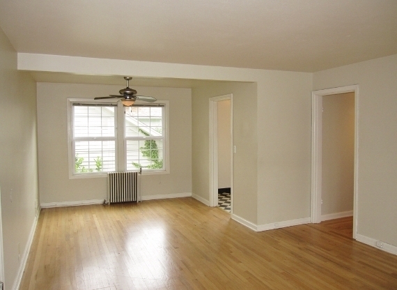 Fabulous Vintage 1-Bedroom Across the Street from Laurelhurst Park!