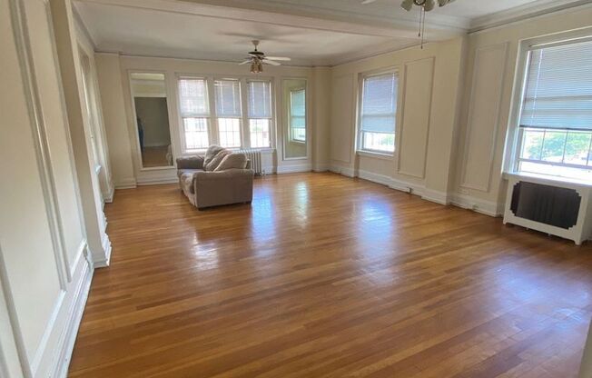 2 beds, 1 bath, 1,050 sqft, $2,025, Unit 806