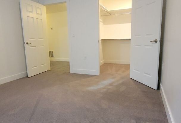 2 beds, 1 bath, 954 sqft, $1,290, Unit E102