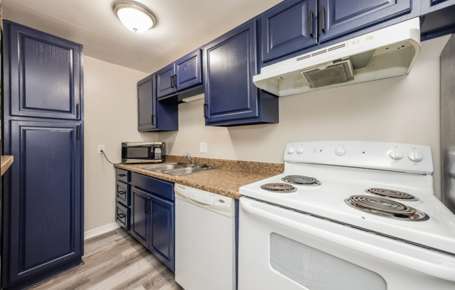 Welcome to 2130 E Boulder St — Comfortable Living in Central Colorado Springs!