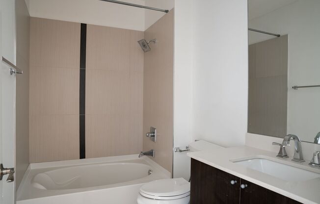 2 beds, 2 baths, 1,000 sqft, $2,250, Unit 4730-304