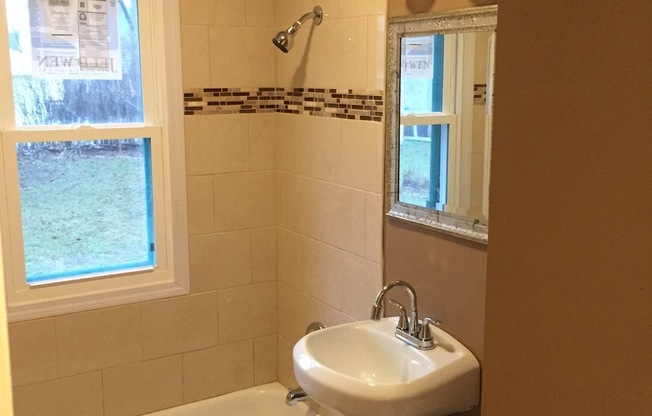 Gorgeous 3 Bedroom 1 Bathroom Home in St. Paul!