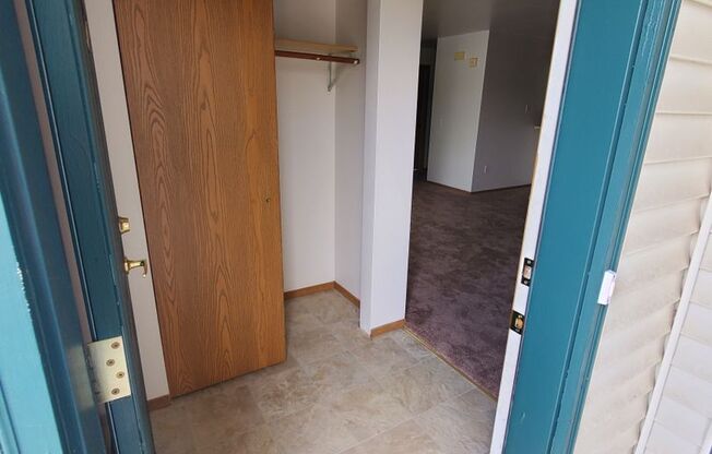 2 beds, 1 bath, 1,050 sqft, $1,259, Unit PL   7606
