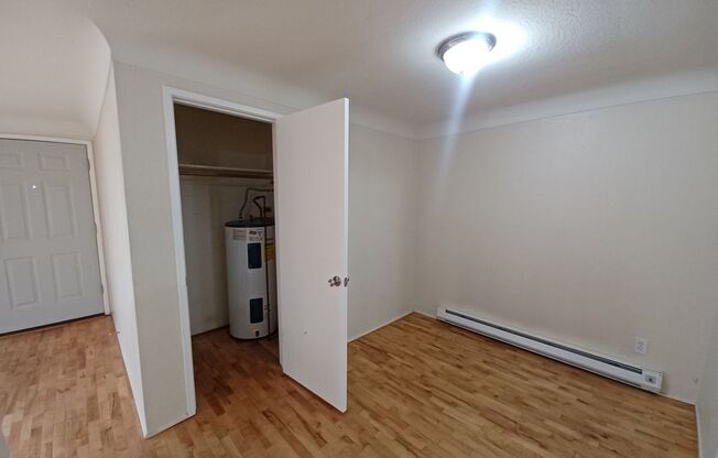 1 bed, 1 bath, $1,075, Unit 1818