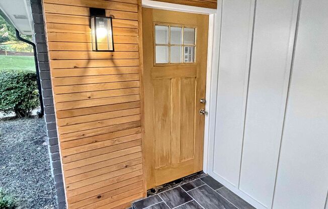 Renovated 2BR / 2BA Duplex