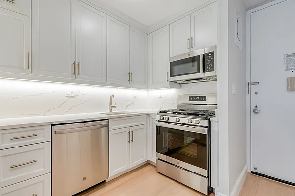 20 West 64th St.