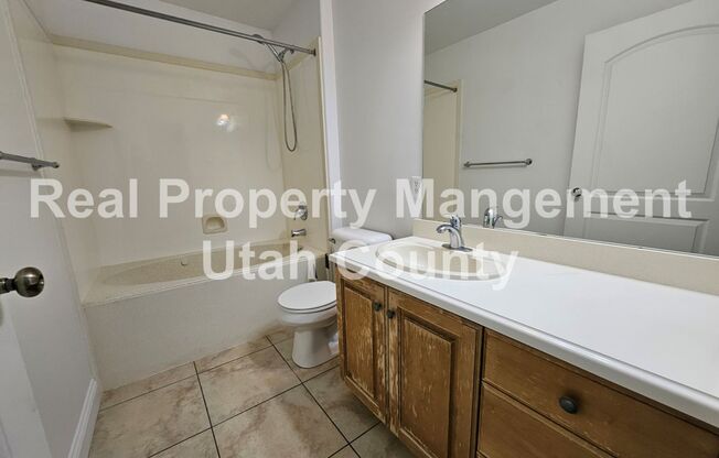 3 beds, 2 baths, $1,600