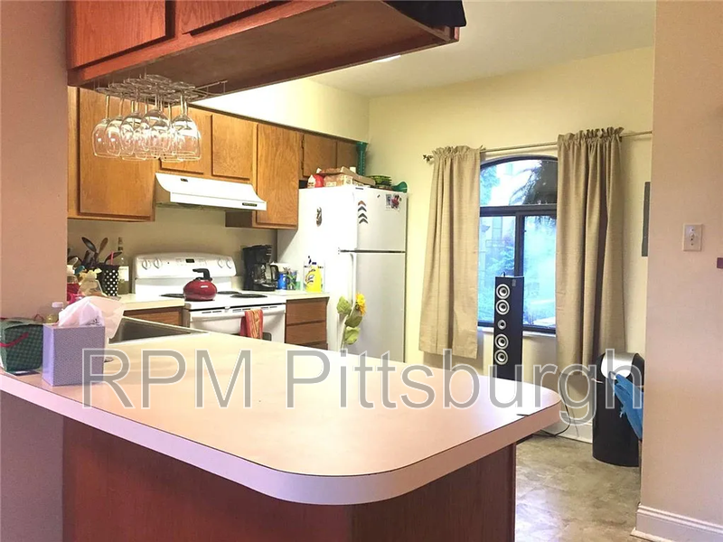 3242 NIAGARA SQ