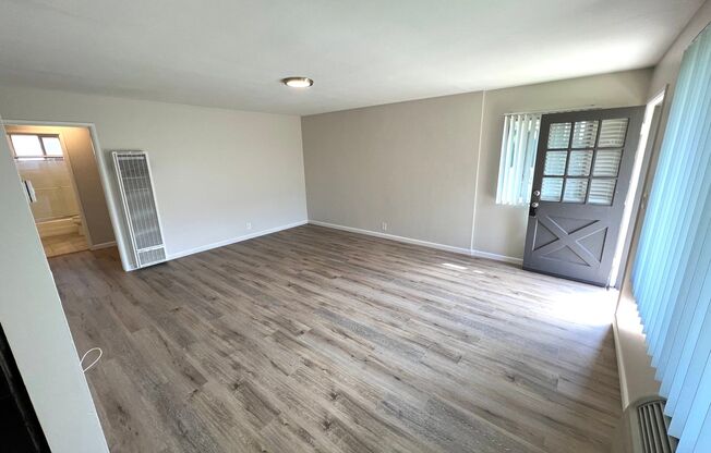 2 beds, 1 bath, $2,625, Unit Oak 278