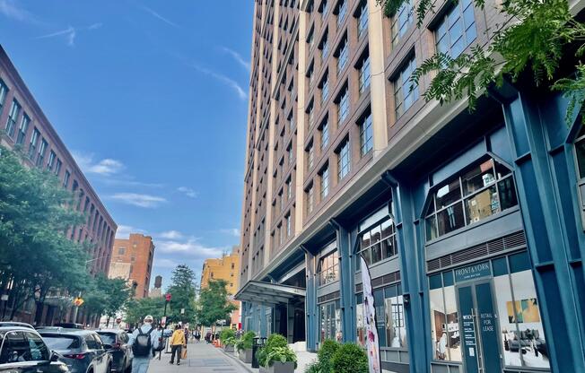 1 bed, 1 bath, 631 sqft, $5,600, Unit 15J