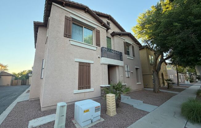 Beautiful 3 bedroom home in Gilbert! NEW CARPET NEW PAINT
