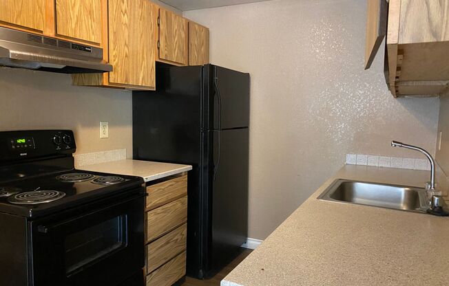 3 beds, 2 baths, 643 sqft, $2,550, Unit B-102