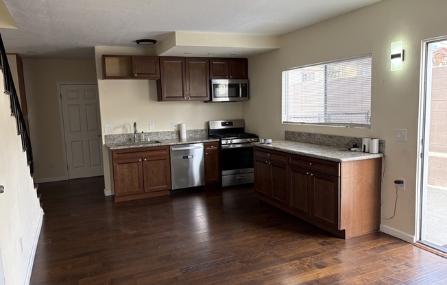 2415 E 20 ST