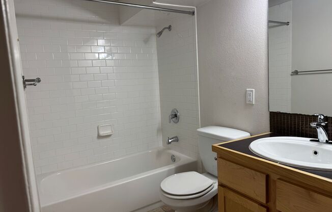 1 bed, 1 bath, 700 sqft, $1,025, Unit LAW9-209