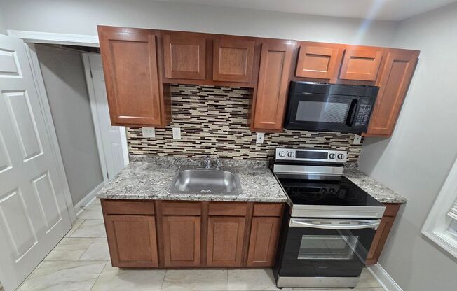 Beautiful 2BR 1BT town home located in Dundalk.