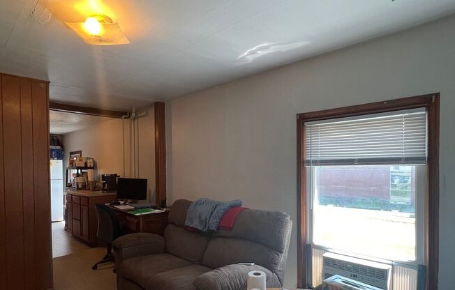 1 bed, 1 bath, 600 sqft, $800, Unit 4