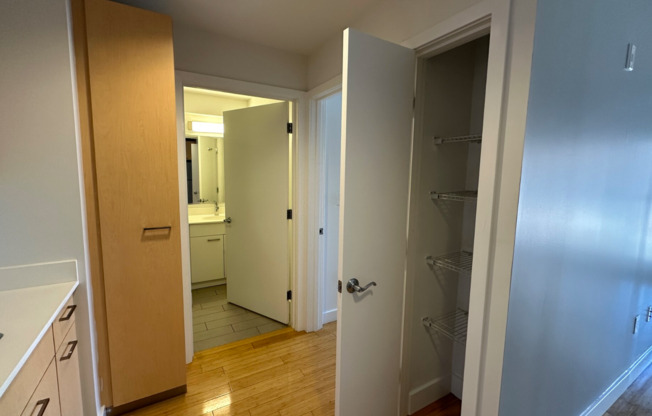 1 bed, 1 bath, $3,400, Unit 105