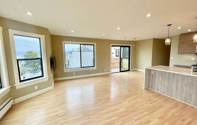Eureka Valley / Dolores Hts. Luxury Condo w/Views, Deck, Parking – A MUST SEE!