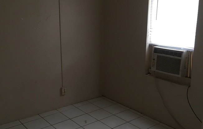 2 beds, 1 bath, 468 sqft, $1,683, Unit 1