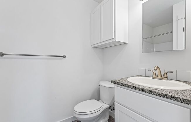 2 beds, 2 baths, 880 sqft, $1,599, Unit 660-102