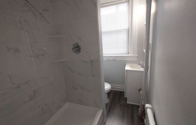 3 beds, 1 bath, 5 sqft, $1,675, Unit 3B
