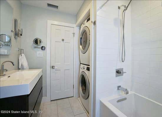 2 beds, 1 bath, 1,050 sqft, $1,900