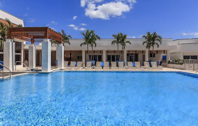 Hermitage_Apartments_Pool_10_Saint_Petersburg_FL