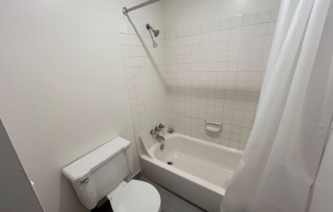 2 beds, 1 bath, 975 sqft, $1,490, Unit 2700-226