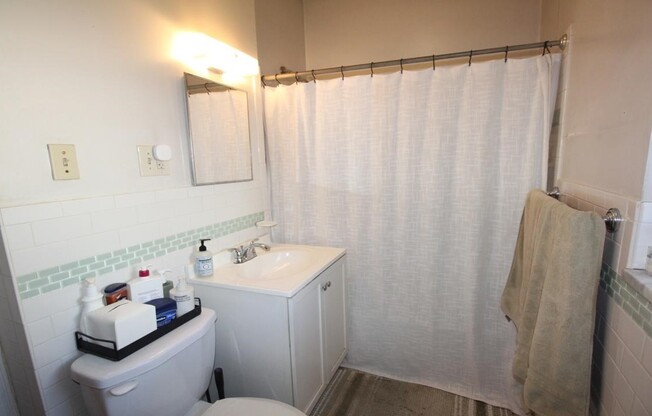 1 bed, 1 bath, 750 sqft, $2,500, Unit 33