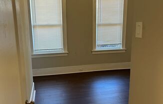 4 beds, 1 bath, $900