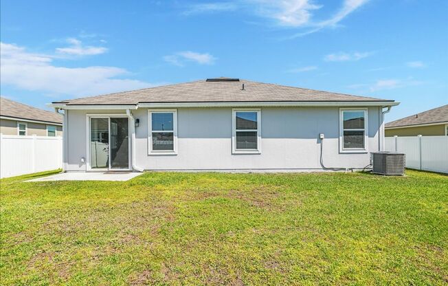 Like New Green Cove Springs 4 bedroom/2 bath