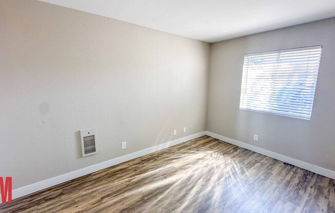 2 beds, 1 bath, $1,975, Unit 4968-01