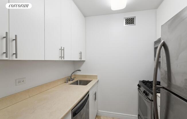 1 bed, 1 bath, $5,500, Unit 7U