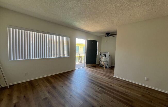 Spacious Studio - Renovated - Parking Available!